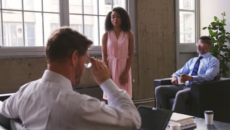 Businesswoman-addressing-colleagues-in-a-meeting,-close-up