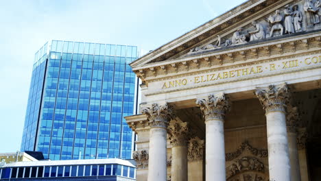 LONDON---MAY,-2017:-The-Royal-Exchange-building,-foreground,-and-modern-architecture,-London,-EC3