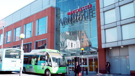 Manchester,-Reino-Unido---4-De-Mayo-De-2017:-Exterior-Del-Centro-Comercial-Arndale-En-Manchester,-Reino-Unido