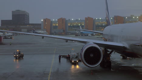 Internationaler-Flughafen-Sheremetyevo-In-Moskau-Abendansicht