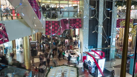 Timelapse-of-people-in-shopping-mall-on-Christmas-holidays