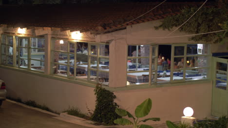 Café-Con-Vista-Nocturna-Para-Visitantes.