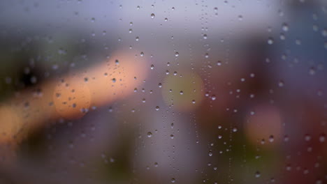 Regentropfen-Auf-Dampfendes-Fenster
