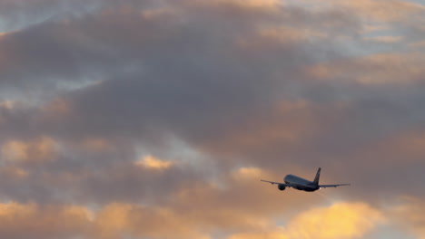 Airplane-flight-in-cloudy-evening-sky