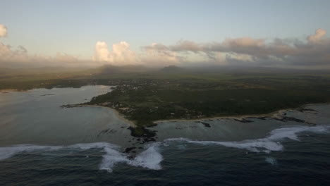 Vista-Aérea-De-Mauricio-Rodeada-Por-El-Océano-Índico.