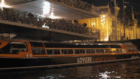 Boat-tour-in-night-Amsterdam