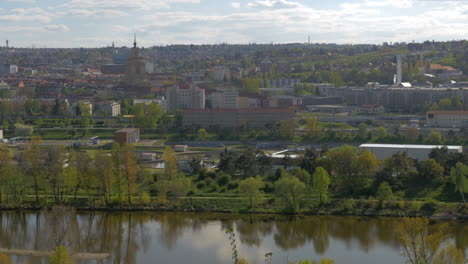 Vista-Panorámica-Del-Paisaje-Urbano-De-Praga-En-Verano-República-Checa