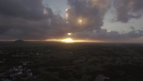 Goldener-Sonnenuntergang-Auf-Mauritius