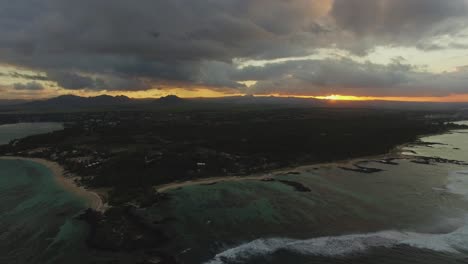 Panorama-Der-Insel-Mauritius-Bei-Sonnenuntergang-Aus-Der-Luft