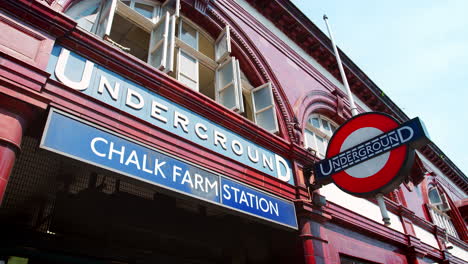 London---Mai-2017:-Eingang-Zur-U-Bahnstation-Chalk-Farm,-Camden-Town,-London,-NW1,-Seitenansicht