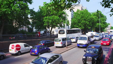 London---Mai-2017:-Verkehr-Im-Zentrum-Von-London