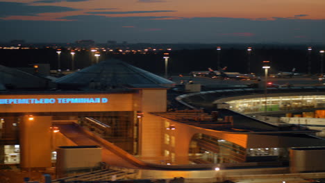 Terminal-D-Del-Aeropuerto-Sheremetyevo-Vista-Nocturna-Moscú-Rusia