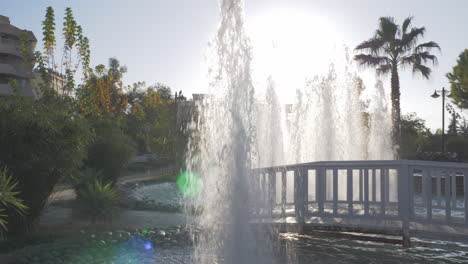 Resort-Landschaftsgestaltung-Mit-Springbrunnen-Und-Fußgängerbrücke-In-Der-Türkei