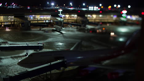 Zeitraffer-Des-Flughafens-In-Der-Winternacht