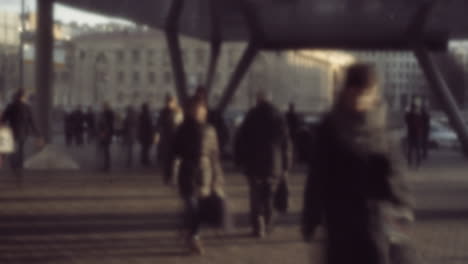 Tráfico-De-Personas-En-La-Entrada-Del-Metro-En-Moscú-Alrededor-De-1980-Rusia