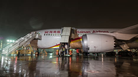 Timelapse-of-deboarding-Hainan-Airlines-plane-at-night-Moscow