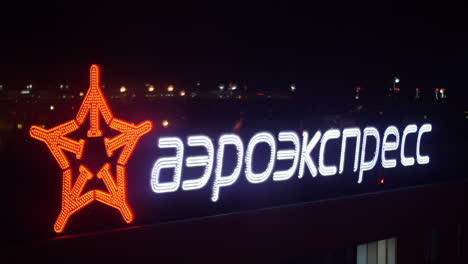 Pancarta-De-Aeroexpress-En-El-Aeropuerto-De-Sheremetyevo-Por-La-Noche
