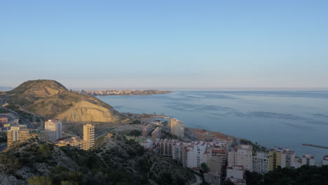 Panorama-De-Alicante-En-La-Costa-Del-Mar-Mediterráneo-España