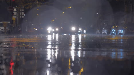 Cars-with-bright-headlights-in-the-city-at-rainy-autumn-night