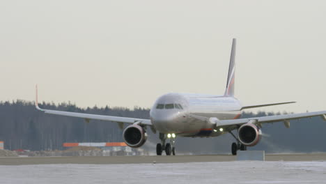 Airbus-A320-of-Aeroflot-taking-off-winter-shot-Moscow