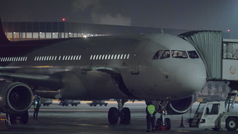 Flughafen-Scheremetjewo-Bei-Nacht-Moskauer-Flugzeugservice-Und-Verkehr