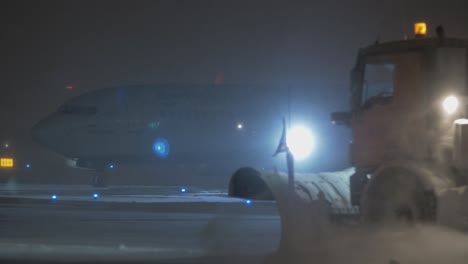 Aeroflot-Airbus-A321-taxiing-at-winter-night