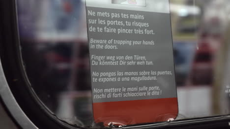Pegatina-De-Advertencia-En-Movimiento-Tren-Metro-París