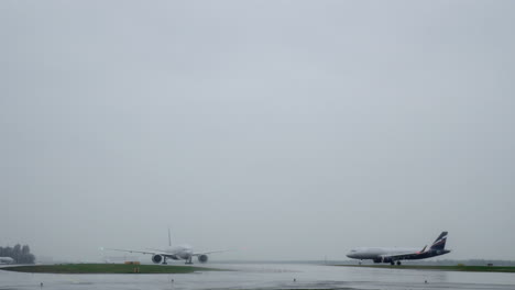 Taxiing-plane-on-wet-runway-at-the-airport