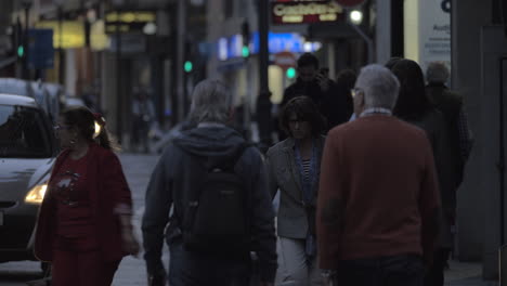 Car-and-people-traffic-in-evening-city