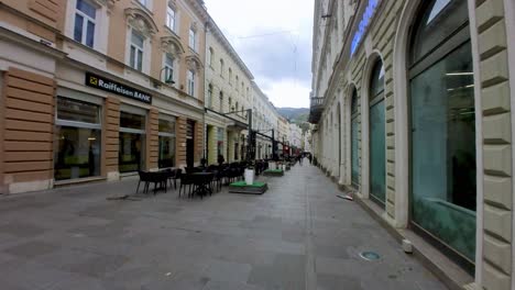 Paseando-Por-Las-Estrechas-Callejuelas-De-Sarajevo