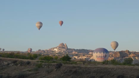Touristen-Bucketlist,-Aktivität,-Romantischer-Heißluftballonflug,-Uchisar