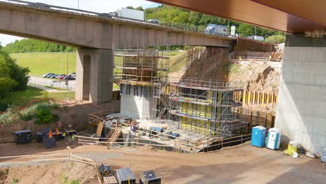 Se-Están-Construyendo-Nuevas-Columnas-Para-El-Nuevo-Puente-De-La-Autopista-A1-En-Kaunas.