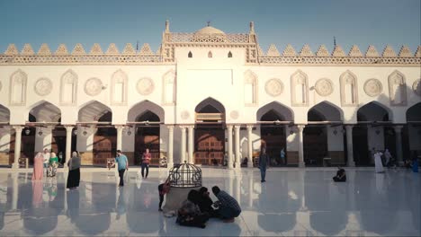 People-setting-in-the-courtyard-of-Al-Azhar-Mosque-in-Cairo,-Egypt