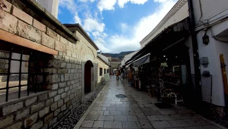 Paseando-Por-Las-Estrechas-Callejuelas-De-Sarajevo