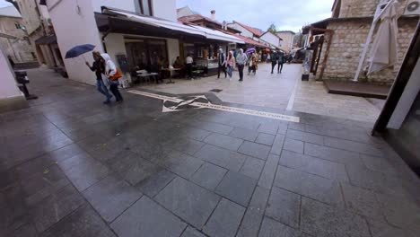 Paseando-Por-Las-Estrechas-Callejuelas-De-Sarajevo