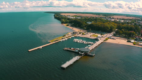 Panoramic-view-of-pier-in-Puck,-Poland-with-bay-and-baltic-in-the-background