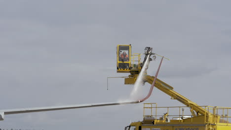 Servicio-De-Deshielo-En-El-Aeropuerto-De-Moscú-Rusia.