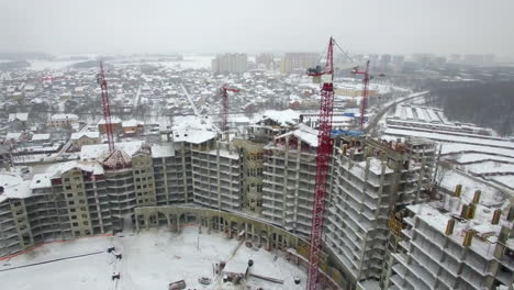 Cranes-on-construction-site-in-winter