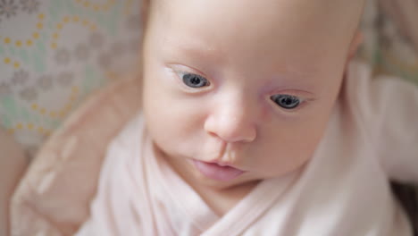 Porträt-Eines-Neugeborenen-Mädchens