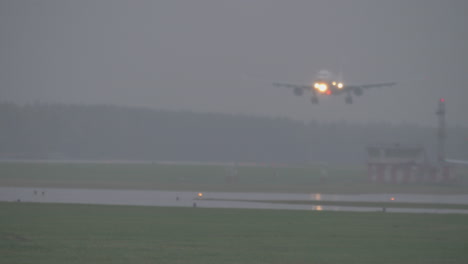 The-plane-landing-on-a-rainy-evening