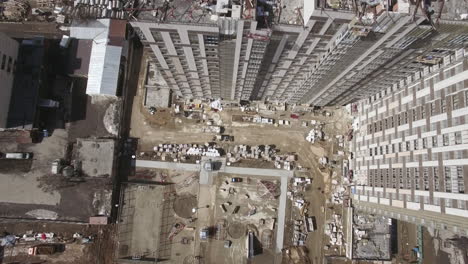 Flug-über-Die-Baustelle-Und-Das-Neu-Gebaute-Haus-In-Moskau,-Russland