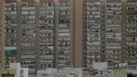 Bloque-De-Pisos-En-Alicante,-España,-Vista-Exterior.