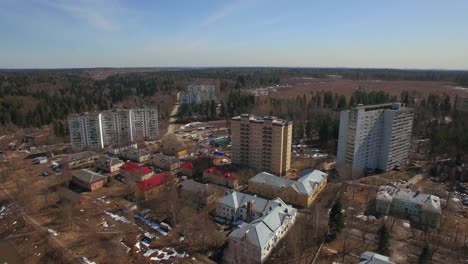 Volando-Sobre-El-Municipio-En-El-País-Rusia