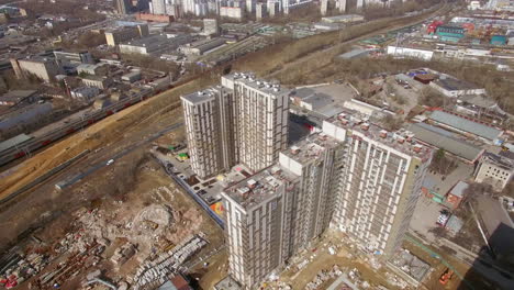 Volando-Sobre-Complejo-Residencial-En-Construcción-En-Moscú,-Rusia