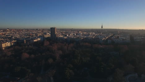 Luftpanorama-Von-Madrid,-Spanien,-Szene-Am-Wintermorgen
