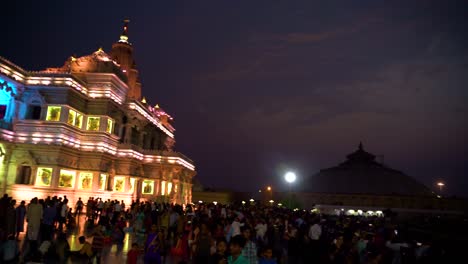 Prem-Mandir-El-Templo-Del-Amor-Divino-Es-Un-Templo-Hindú-En-Vrindavan,-Distrito-De-Mathura,-Uttar-Pradesh,-India