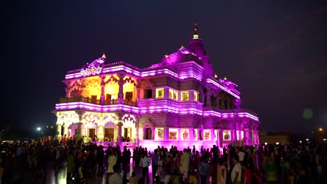 Prem-Mandir-El-Templo-Del-Amor-Divino-Es-Un-Templo-Hindú-En-Vrindavan,-Distrito-De-Mathura,-Uttar-Pradesh,-India