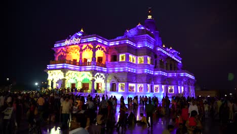 Prem-Mandir-El-Templo-Del-Amor-Divino-Es-Un-Templo-Hindú-En-Vrindavan,-Distrito-De-Mathura,-Uttar-Pradesh,-India