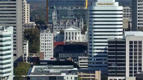 Virginia-state-capitol-building-nestled-in-modern-skyline-of-skyscrapers-in-Richmond,-Virginia