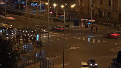 Zeitraffer-Der-Nächtlichen-Kreuzung-In-Madrid,-Spanien